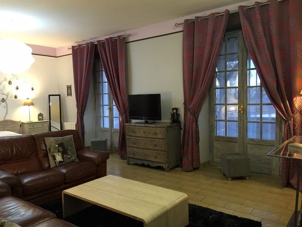 O Clair De Lune Au Coeur De Sarlat - Chambres Climatisees - Parking Prive - Piscine Chauffee - Spa Et Massages Ngoại thất bức ảnh