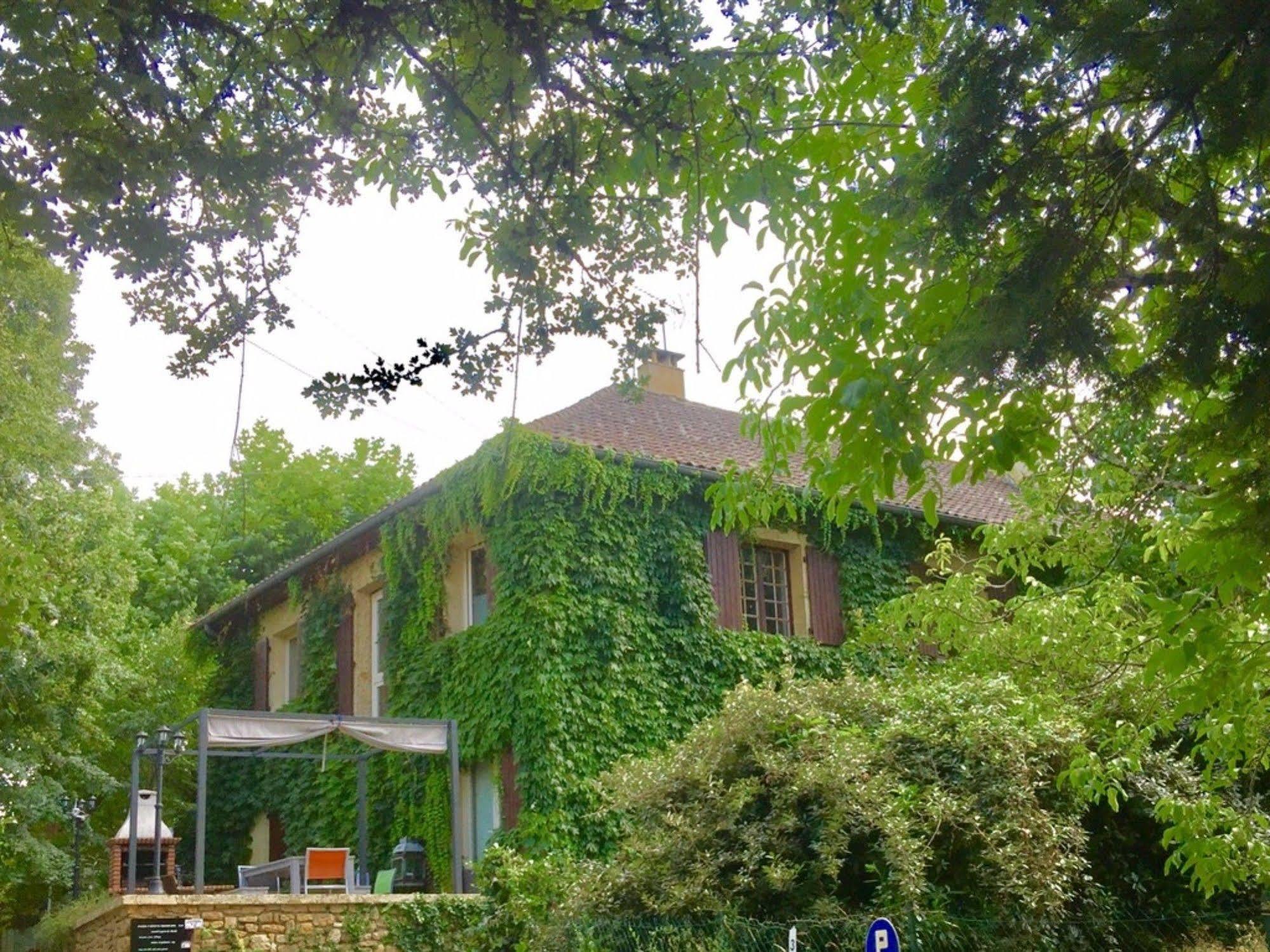 O Clair De Lune Au Coeur De Sarlat - Chambres Climatisees - Parking Prive - Piscine Chauffee - Spa Et Massages Ngoại thất bức ảnh