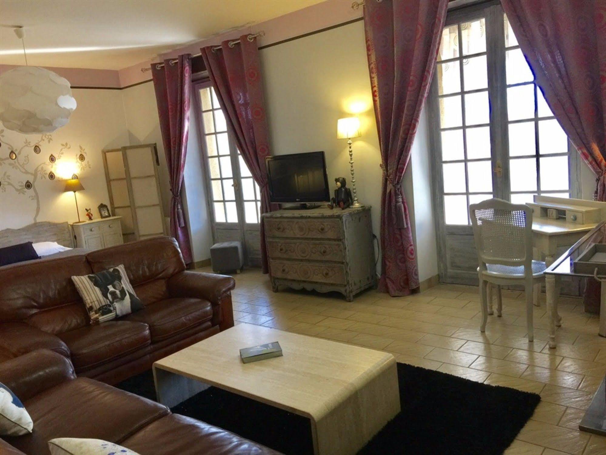 O Clair De Lune Au Coeur De Sarlat - Chambres Climatisees - Parking Prive - Piscine Chauffee - Spa Et Massages Ngoại thất bức ảnh