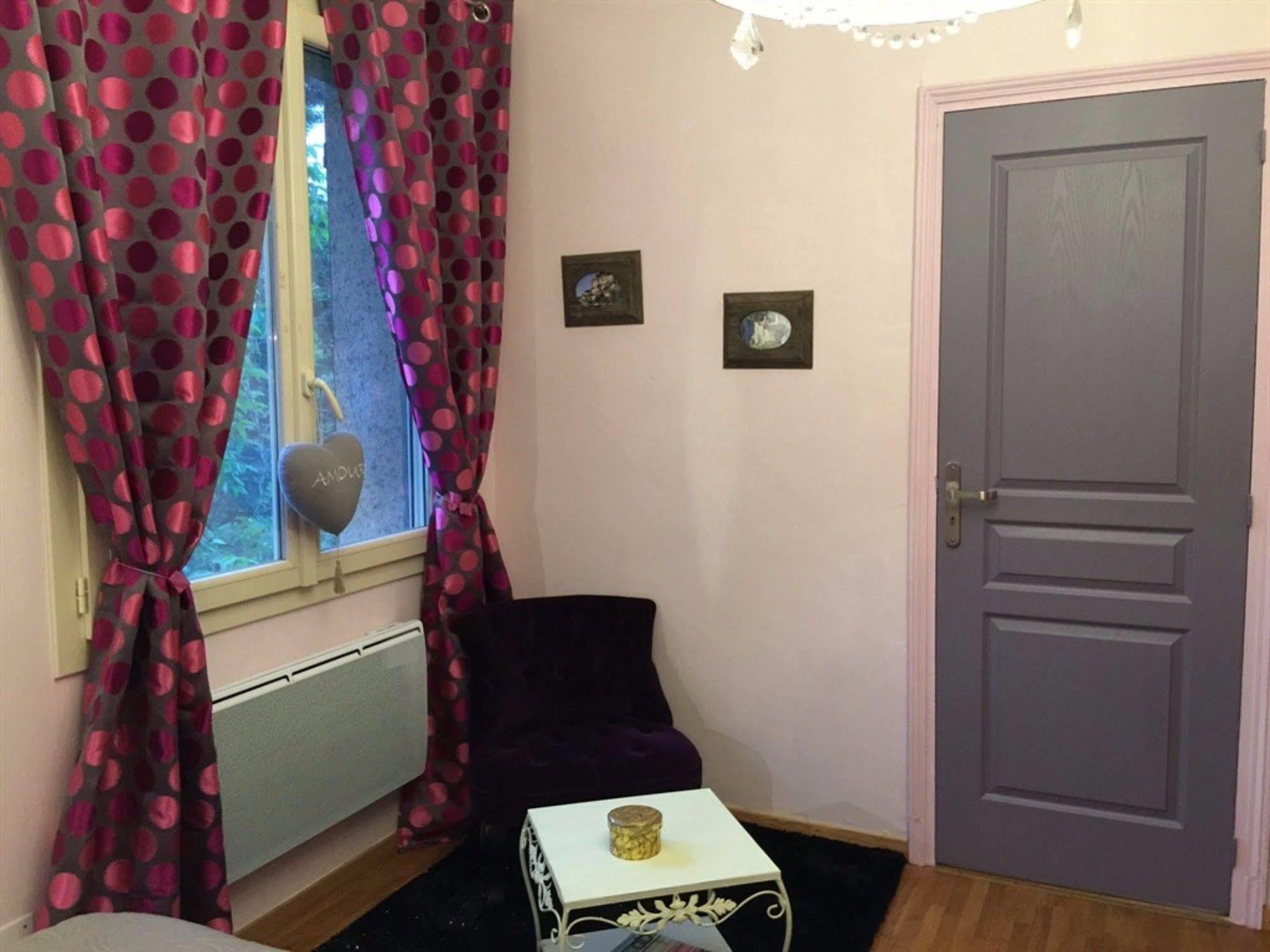 O Clair De Lune Au Coeur De Sarlat - Chambres Climatisees - Parking Prive - Piscine Chauffee - Spa Et Massages Ngoại thất bức ảnh