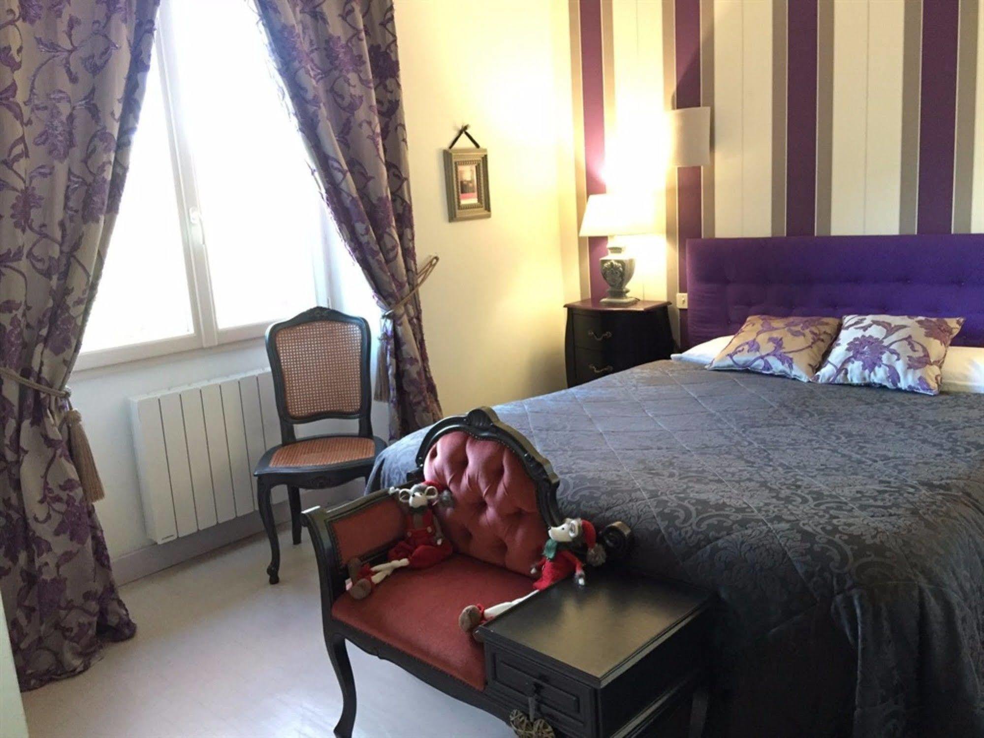 O Clair De Lune Au Coeur De Sarlat - Chambres Climatisees - Parking Prive - Piscine Chauffee - Spa Et Massages Ngoại thất bức ảnh